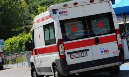 Esce di strada in moto, grave 40enne