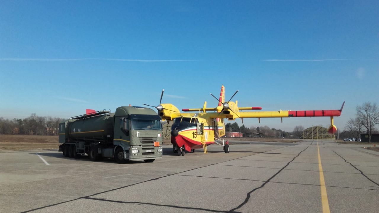 Incendio sul Monte Martica: l’aeroporto militare di Cameri impegnato a supporto delle operazioni di spegnimento