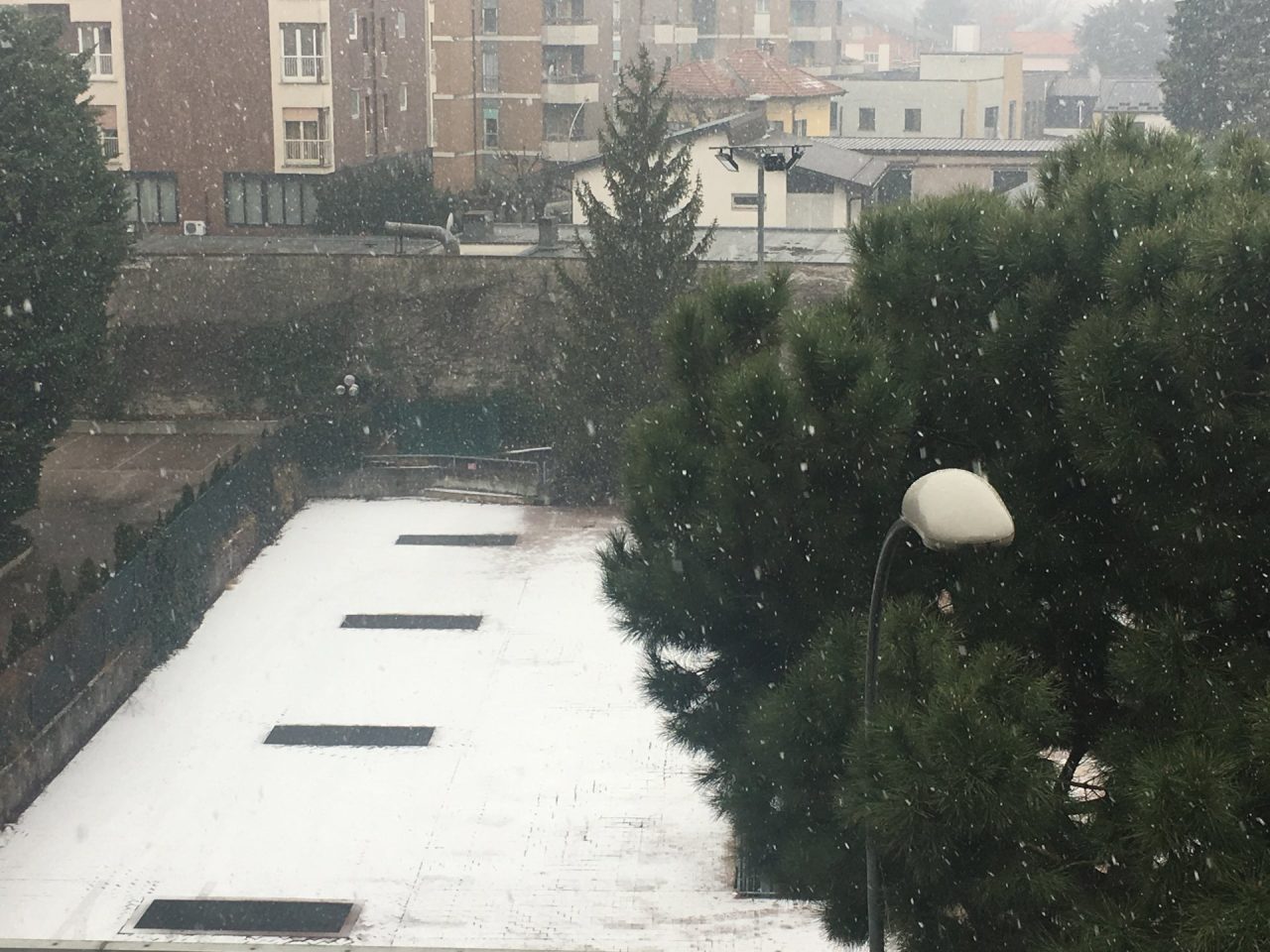 Oggi nevica ma è solo un assaggio: mercoledì si farà sul serio