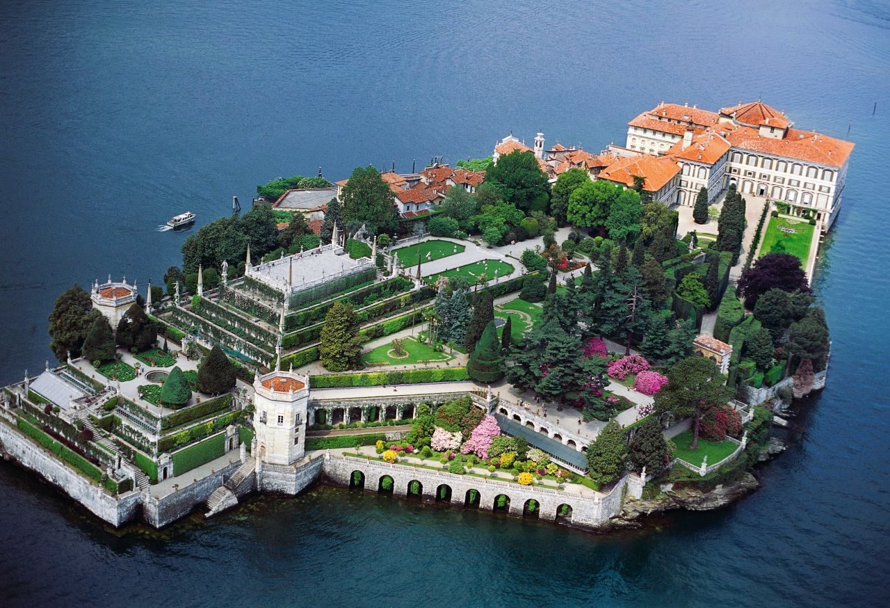 Louis Vuitton presenta la collezione 2024 sull’Isola Bella