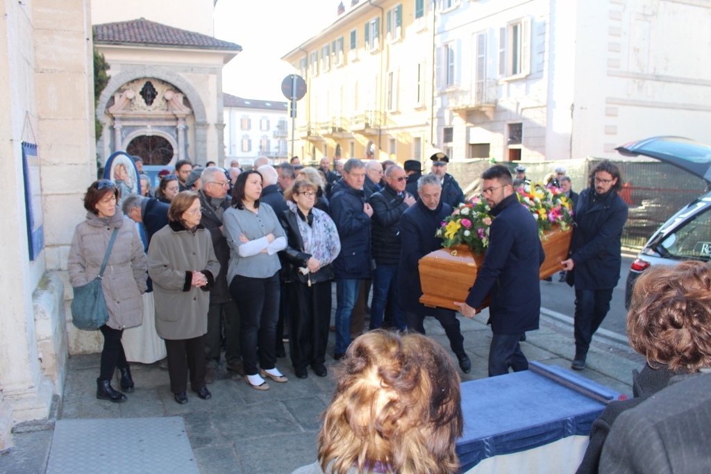 Addio al pittore Carlo Monti: ieri i funerali