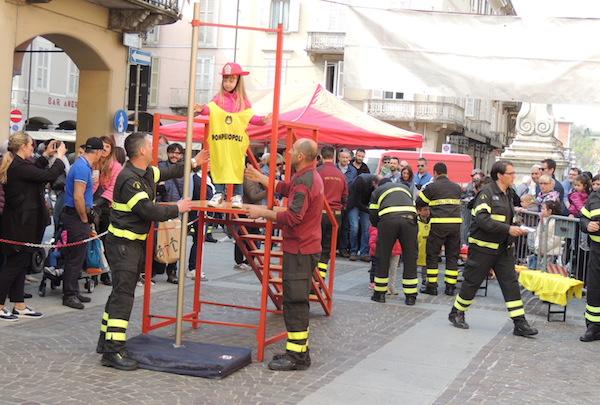 La Befana arriva con i vigili del fuoco