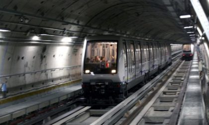 Scaricato da una ragazza perché va all’appuntamento in metropolitana