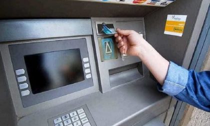 Arona ruba bancomat e preleva 10mila euro: beccato