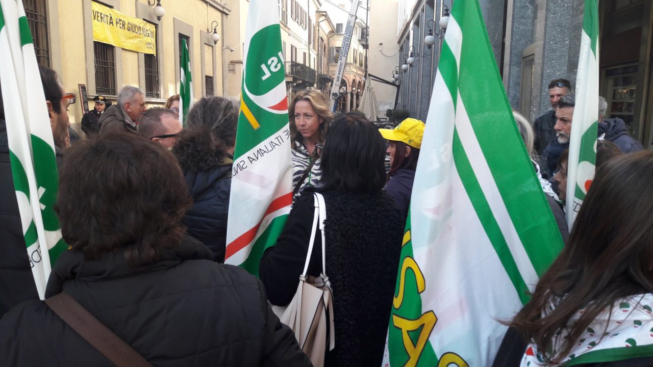 Mense scolastiche in piazza: non possiamo lavorare così