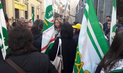 Mense scolastiche in piazza: non possiamo lavorare così