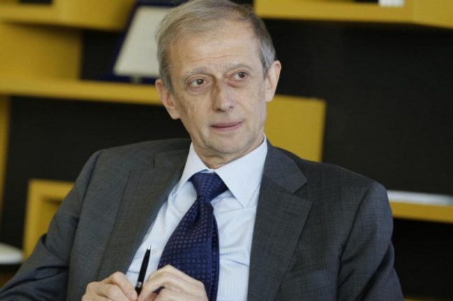 Incidente per Piero Fassino: sterno rotto