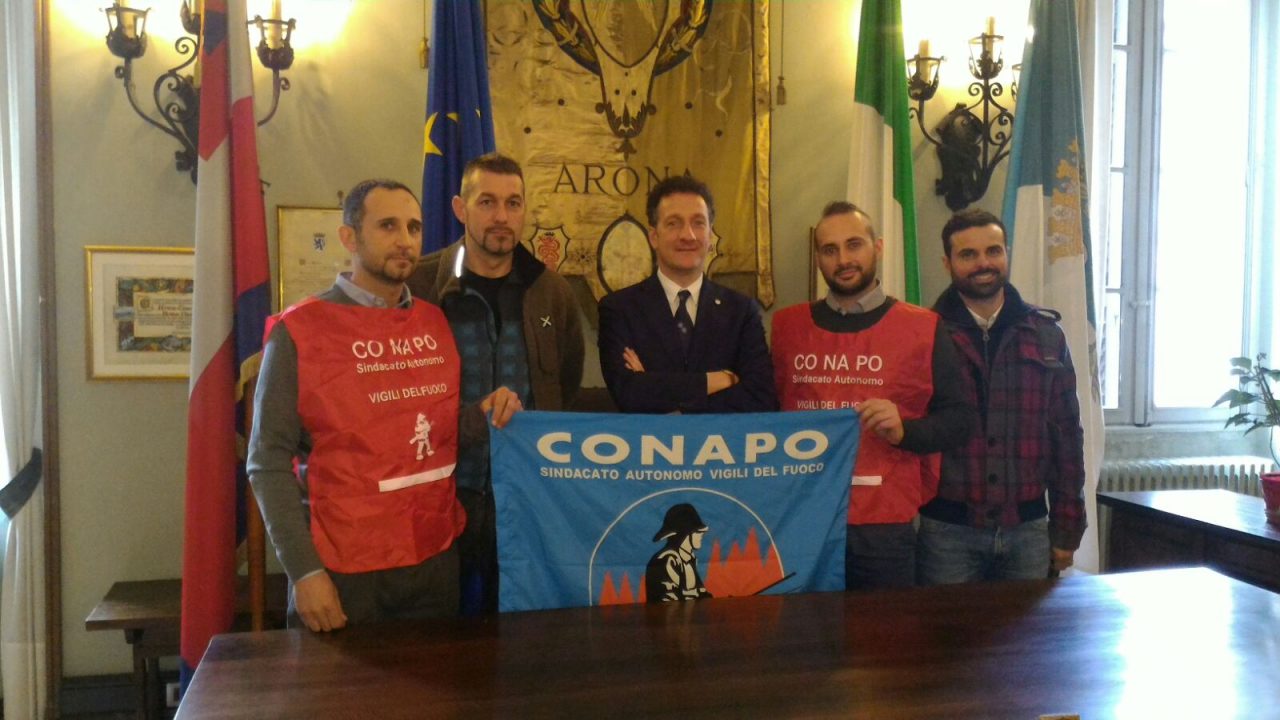 Vigili del Fuoco, Arona dedica una rotonda ai caduti
