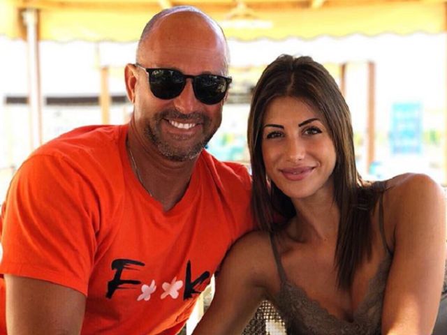 La fidanzata di Bettarini si perde a Novara e chiama in lacrime la stradale