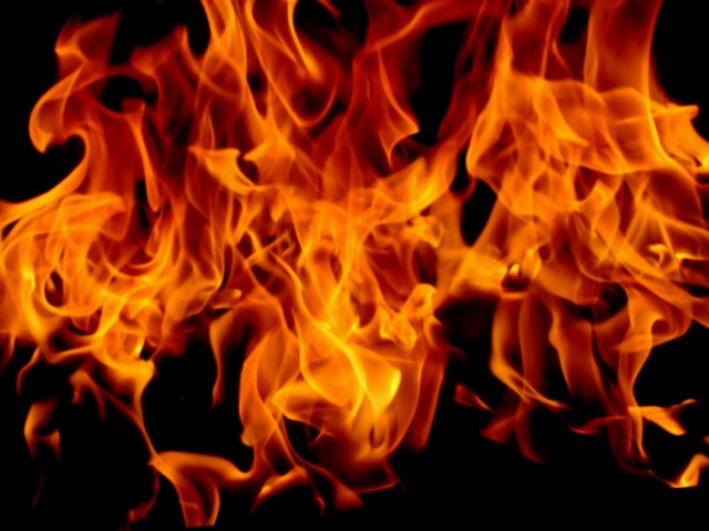 Veruno: mette benzina nella motosega e scoppiano le fiamme. Gravissimo