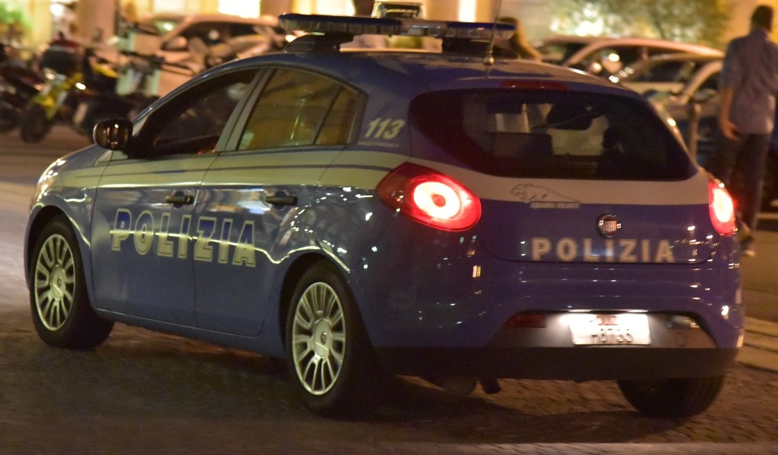 Rissa nella notte nei pressi della stazione di Novara