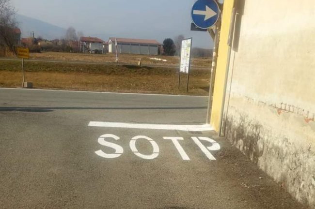 Cantonieri distratti scrivono SOTP anziché STOP
