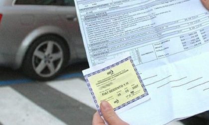 Falsa assicuratrice vende polizze auto farlocche: denunciata