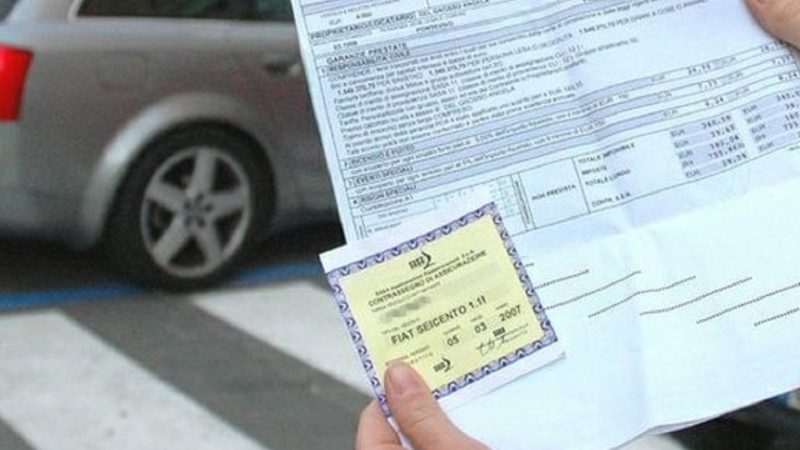 Falsa assicuratrice vende polizze auto farlocche: denunciata