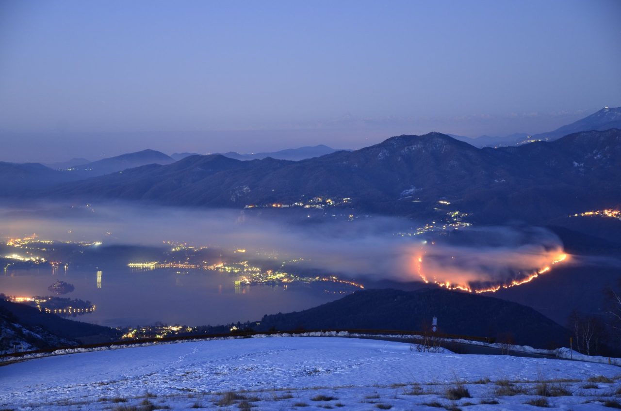 Incendio Cusio: la coltre di fumo su Gargallo e Soriso