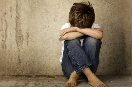 Figli troppo vivaci picchiati dalla mamma