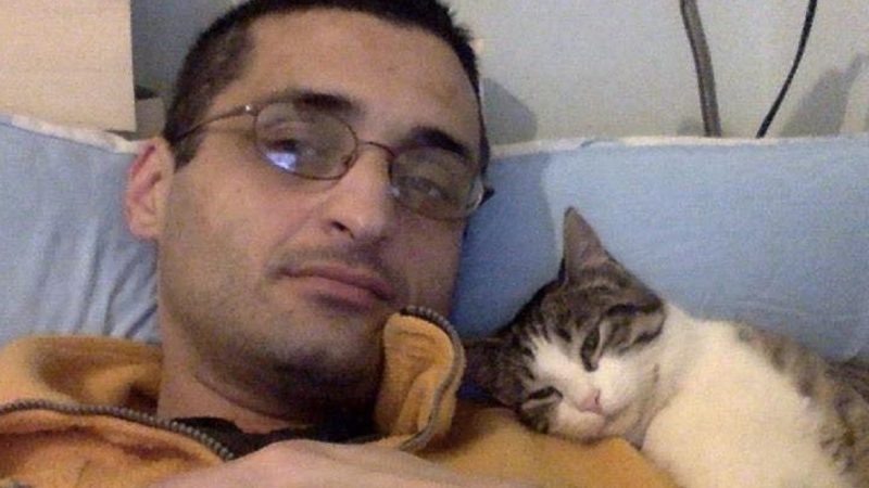 Perito chimico 42enne morto schiacciato dal rullo della pressa
