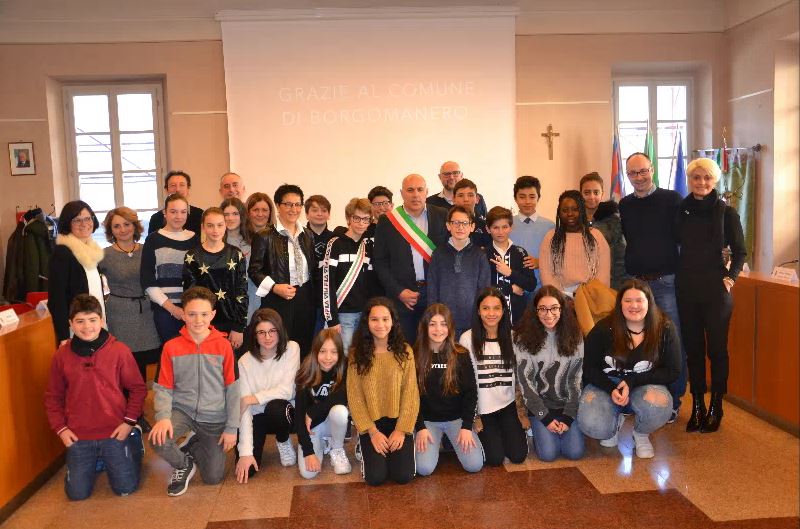 Cambio della guardia al consiglio comunale dei ragazzi di Borgomanero