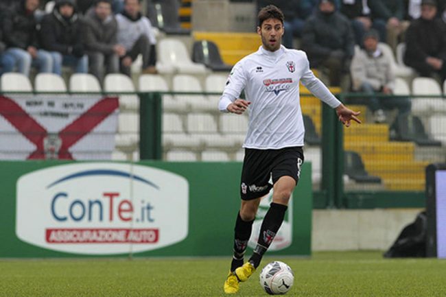 Calciatore fuori pericolo: ha giocato anche nel Novara