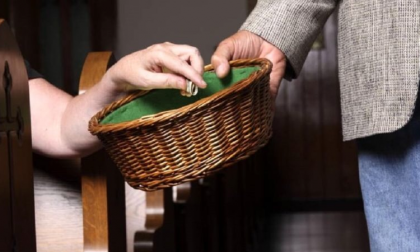 Candidato in Comune? Non raccogli le offerte durante la messa