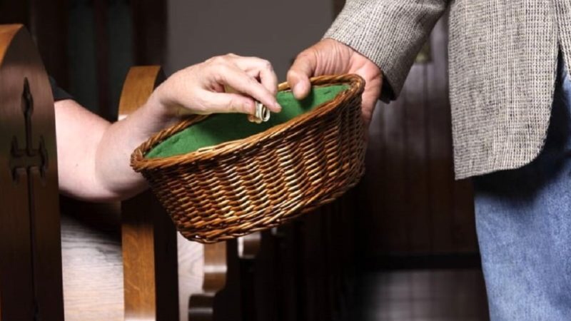 Candidato in Comune? Non raccogli le offerte durante la messa