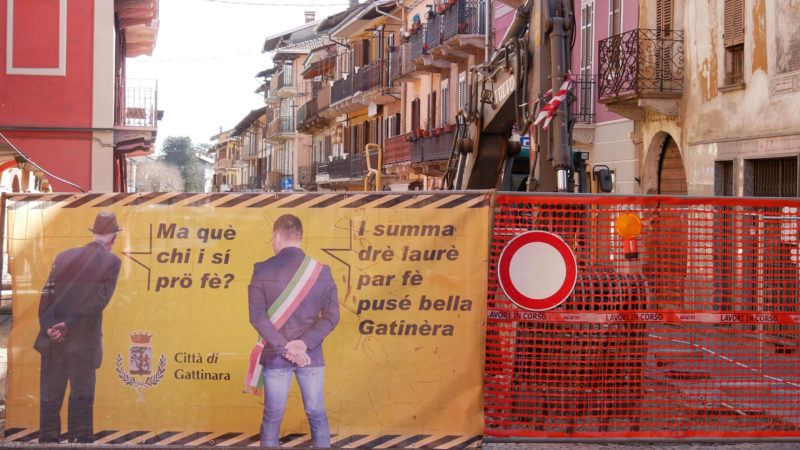 Pensionato a guardia del cantiere: Gattinara ci scherza su