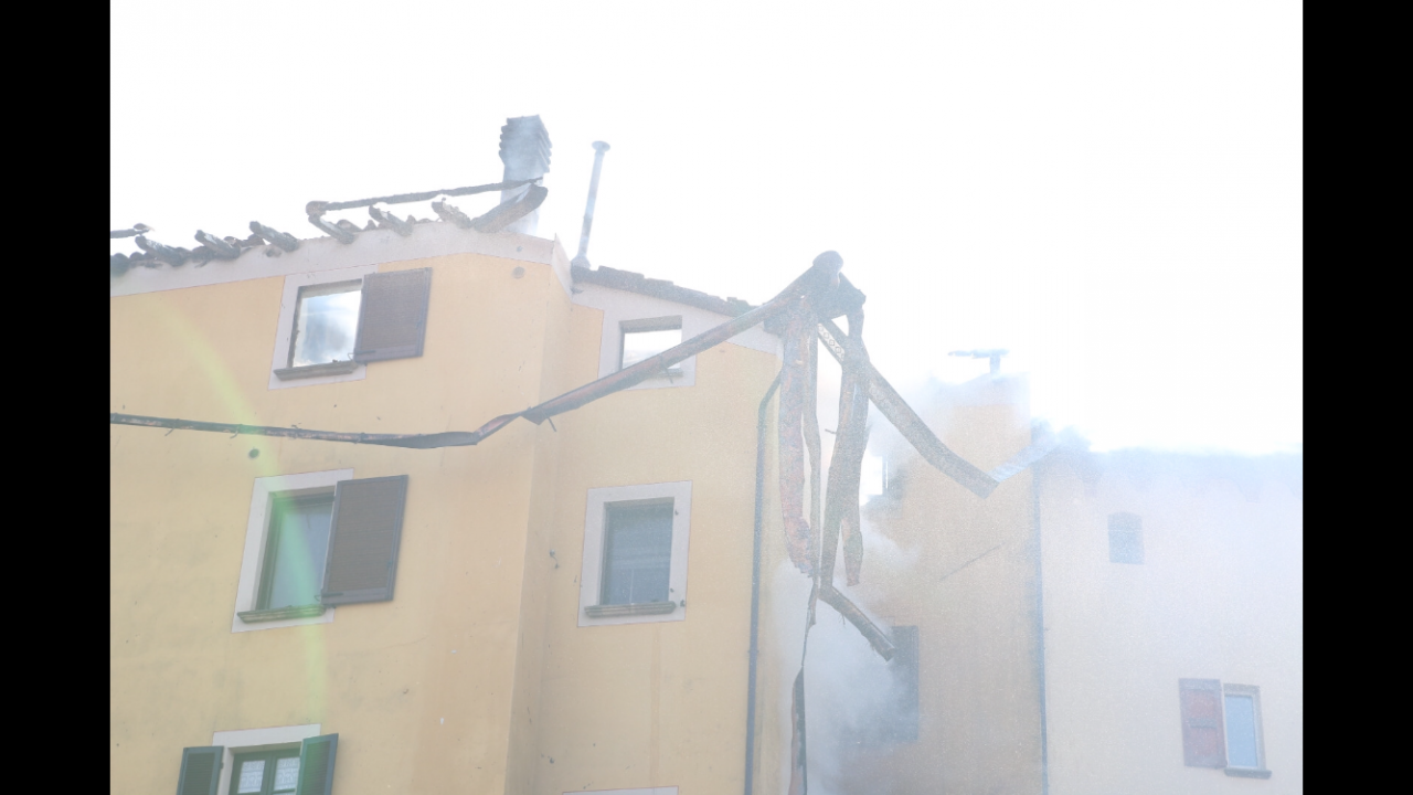 Revislate incendio devasta abitazione FOTO