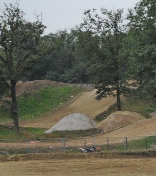 Cade in pista mentre fa motocross a Bellinzago Novarese: grave un 21enne