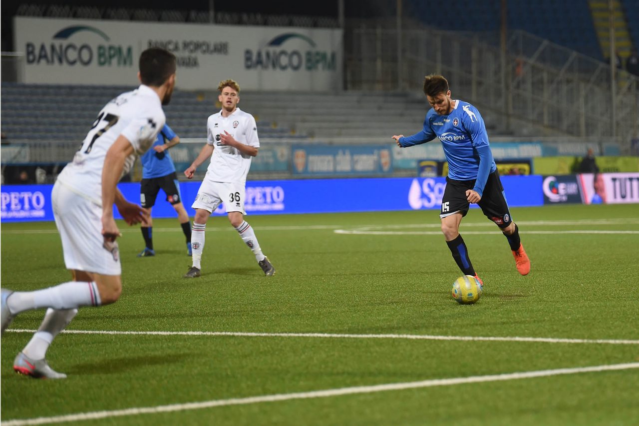 Il Novara calcio si aggiudica, nel recupero, il derby delle risaie