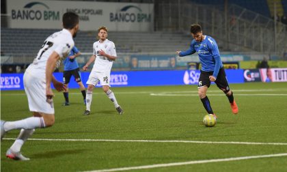 Il Novara calcio si aggiudica, nel recupero, il derby delle risaie