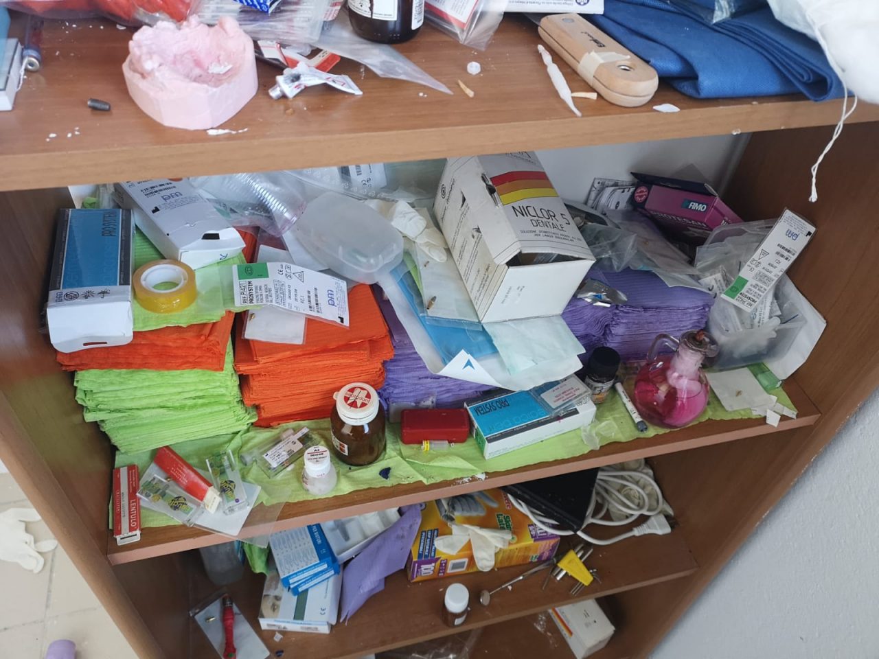Dentista abusivo a Castelletto: puliva i ferri con la candeggina