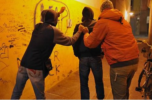 Botte da orbi a Castelletto Ticino: giovane in ospedale