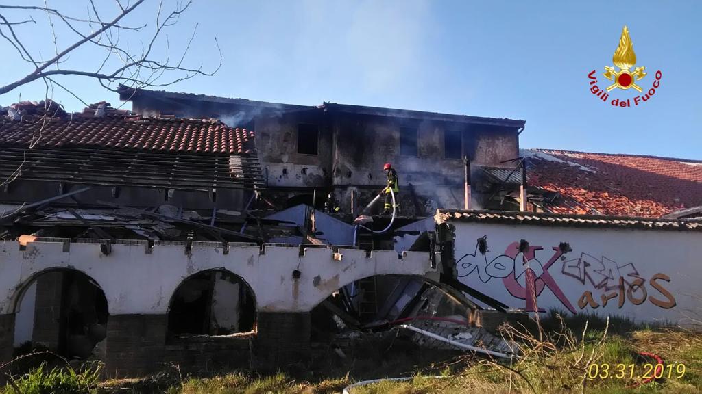 Incendi: crolla il tetto dell’ex “Marsina”