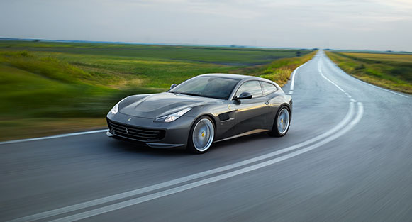 Ferrari due richiami: rischio incendio e porte difettose