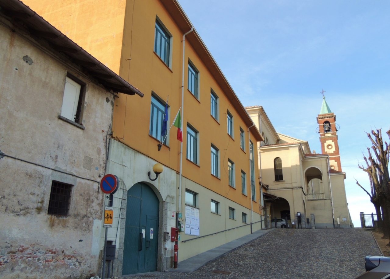 Crepe nei muri, traslocano gli alunni