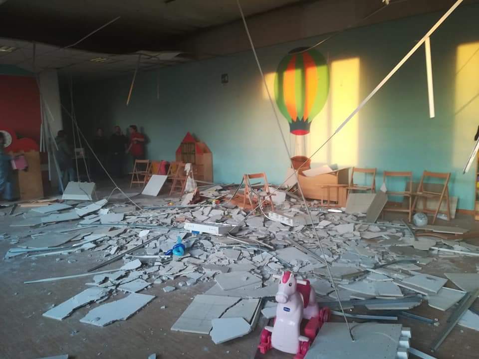 Asilo di Trecate chiuso dopo il crollo del tetto: si cercano soluzioni