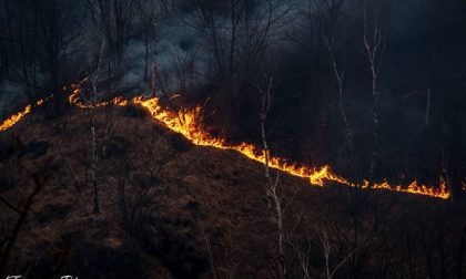 Maxi rogo in Valsesia: l’unica speranza è la pioggia