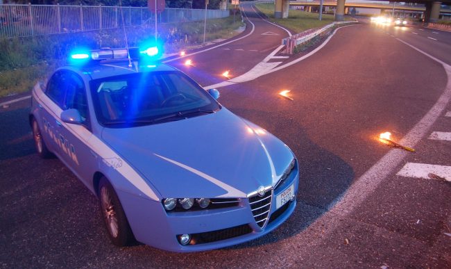 Juve Ajax: fermati tifosi olandesi con armi, guanti rinforzati di sabbia, paradenti e fumogeni