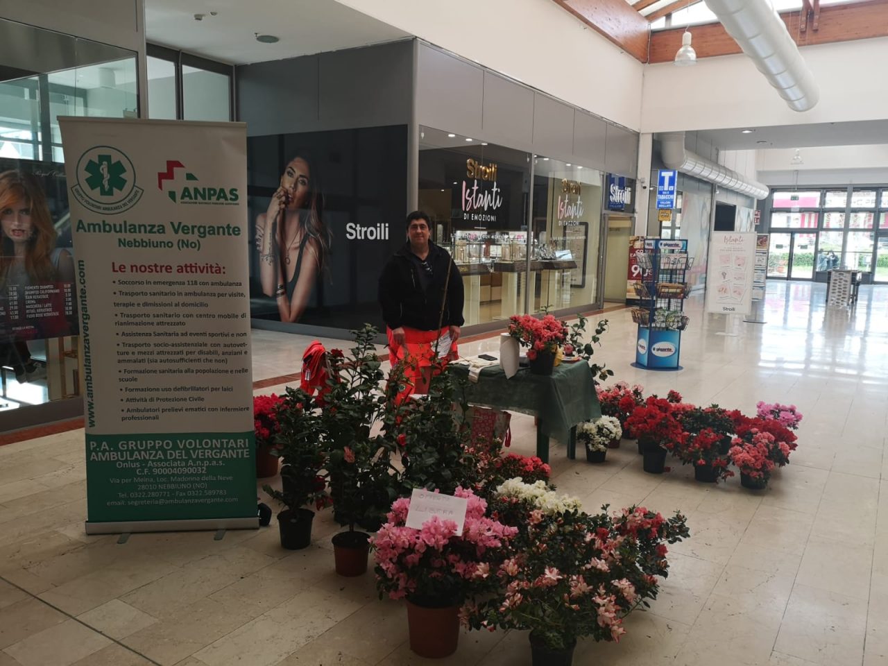 Ambulanza del Vergante: raccolti 10mila euro grazie…. ai fiori!