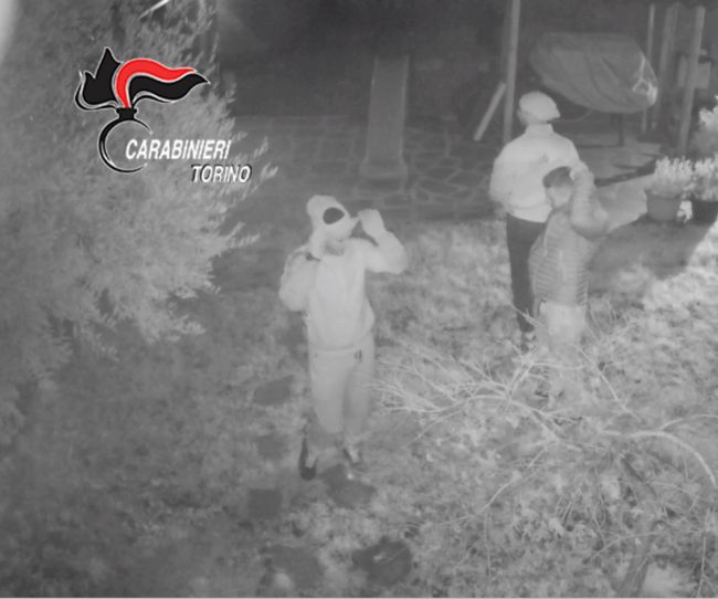 Rubavano nelle ville e si scattavano selfie con le vittime addormentate