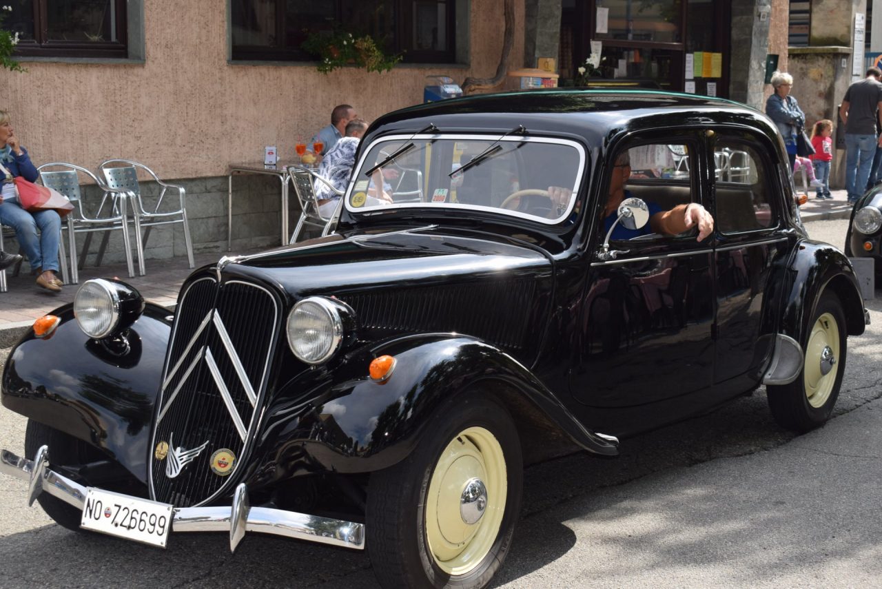 A Borgomanero è tutto pronto per il raduno di auto storiche de I miserabili