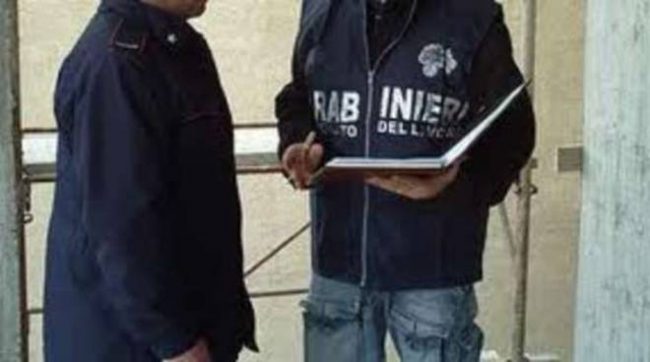 Insegnante arrestato per atti sessuali con una sua studentessa