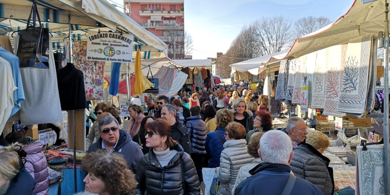 “Gli Ambulanti di Forte dei Marmi®”ad Angera a Pasqua domenica 21 aprile