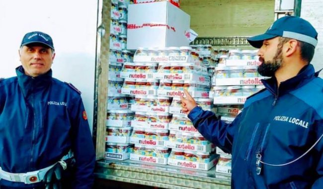 Gli rubano il furgone: lo ritrova con dentro 5 tonnellate di Nutella