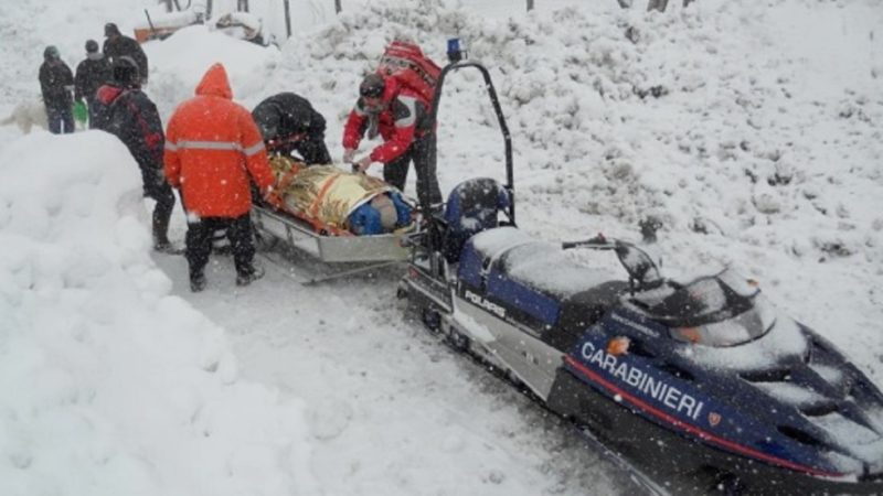 Infarto sulle piste: scialpinista 70enne salvato dai carabinieri