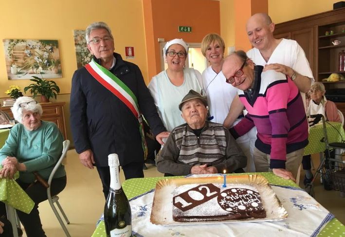 Nebbiuno in festa per i 102 anni di Alessandro Albertoni