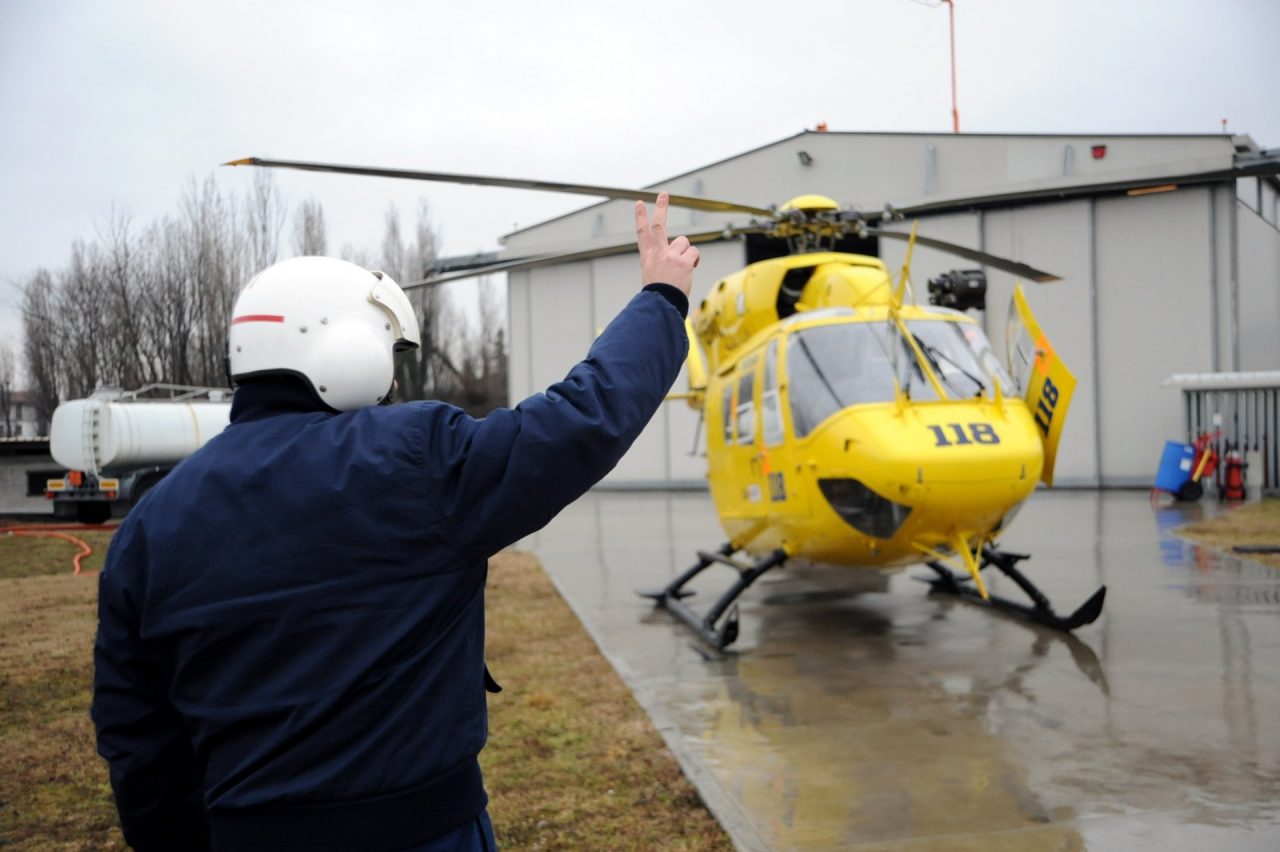 Muore in strada per un malore