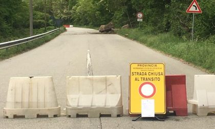 Frana sulla provinciale: strada ancora chiusa