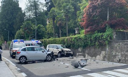 Incidente frontale a Meina: automobilisti incastrati