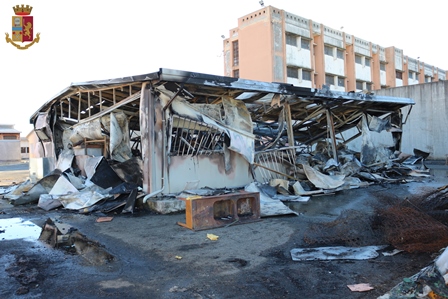 Anarchico fa esplodere la cucina del carcere di Torino con un razzo – VIDEO